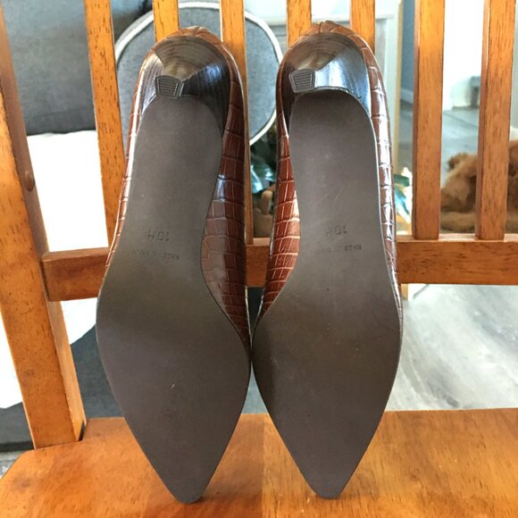 Talbots Pumps Size 10 M Brown Leather Crocodile-embossed Heels Pumps. - Picture 6 of 6
